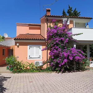 apartments-in-premantura-istrien-34773.in-istria.net/